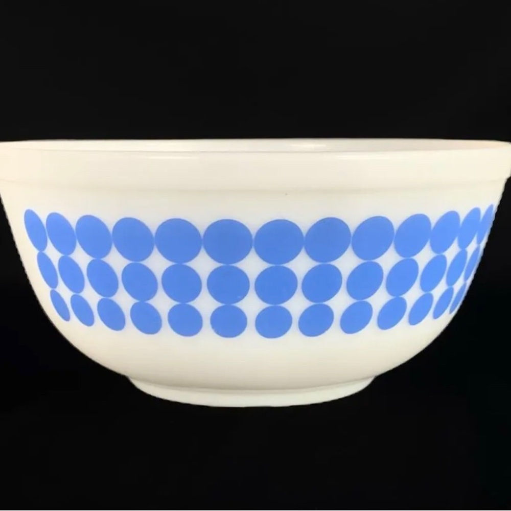 Vintage Pyrex Blue Dot 2 1/2 Q Nesting Mixing Bowl nesting 1969 glass